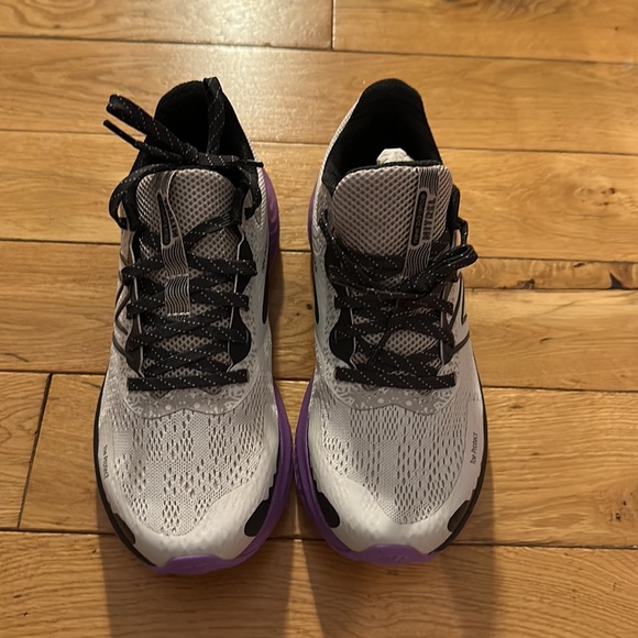 New Balance White and Purple Sneakers - Picture 2 of 5